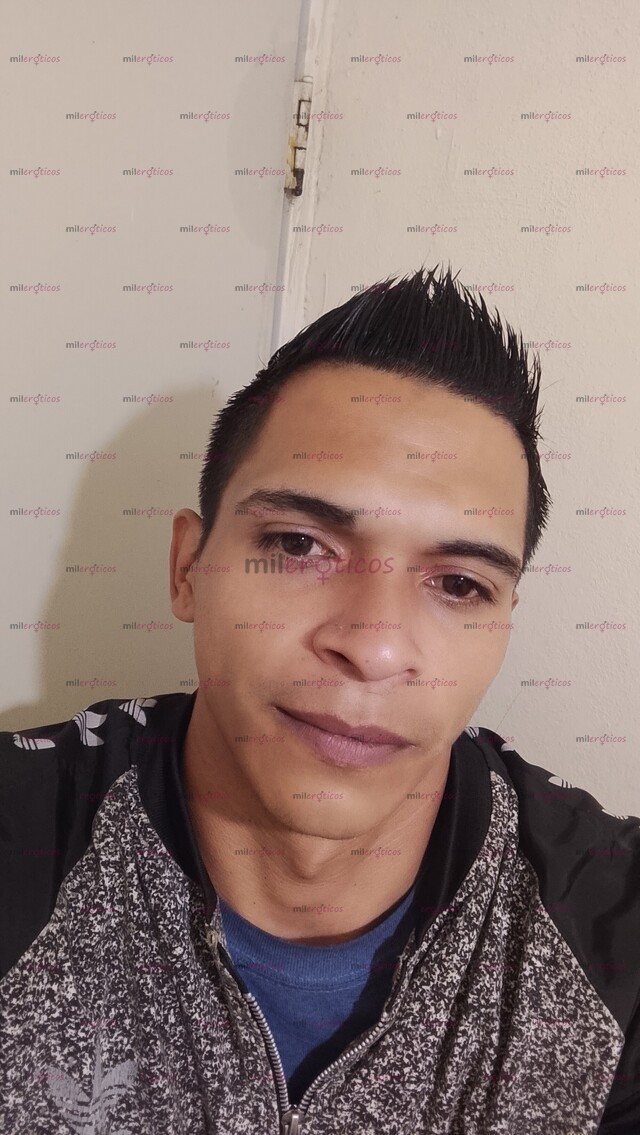 FOTOS DE MORENO DELGADO BUENA ONDA ARDIENTE CARIÑOSO Y SOBRE TODO MUY CACHONDO