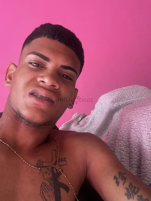 Soy un joven divertido guapo y responsable mayor de edad aunque mis fotos no lo parecen jajaaj llegue hace poco aqui a santiago llegue a esta pagina p...