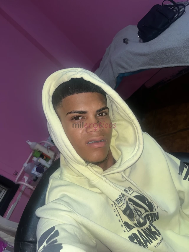 Soy un joven divertido guapo y responsable mayor de edad aunque mis fotos no lo parecen jajaaj llegue hace poco aqui a santiago llegue a esta pagina p...