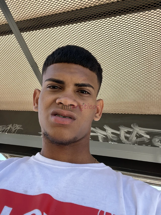 Soy un joven divertido guapo y responsable mayor de edad aunque mis fotos no lo parecen jajaaj llegue hace poco aqui a santiago llegue a esta pagina p...