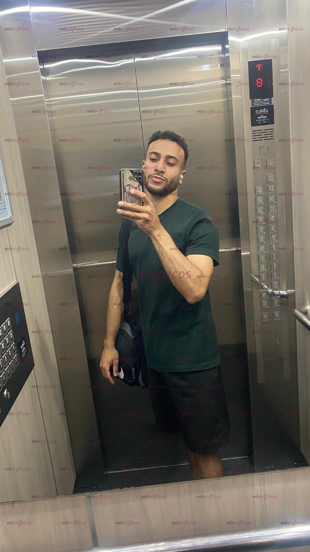 FOTOS DE SCORT VERSÁTIL DE 26 AÑOS, ALTO, FÍSICO MARCADO Y PRESENCIA DOMINANTE PENE GRAND