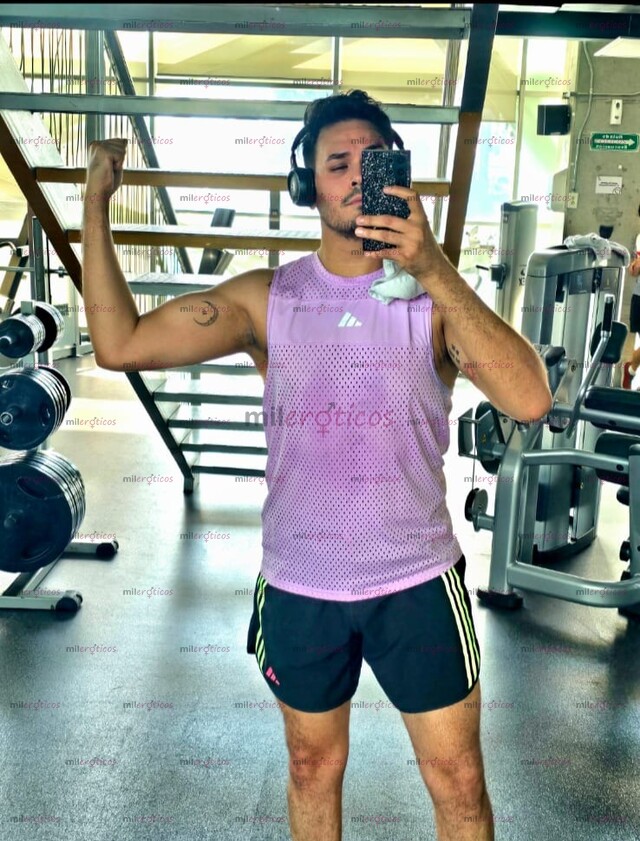 FOTOS DE JOVEN MUY ALTO Y AMABLE LISTO PARA COMPLACER