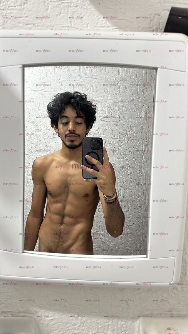 FOTOS DE ALFONSO. CHICO DE 1.90, RELAJADO Y COMPLETAMENTE DISCRETO