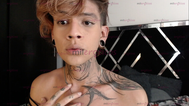 FOTOS DE FEMENINA ALTA Y TATUADA MAMADORA SUMISA CON GANAS DE VERGA Y ALTA, VERGONA