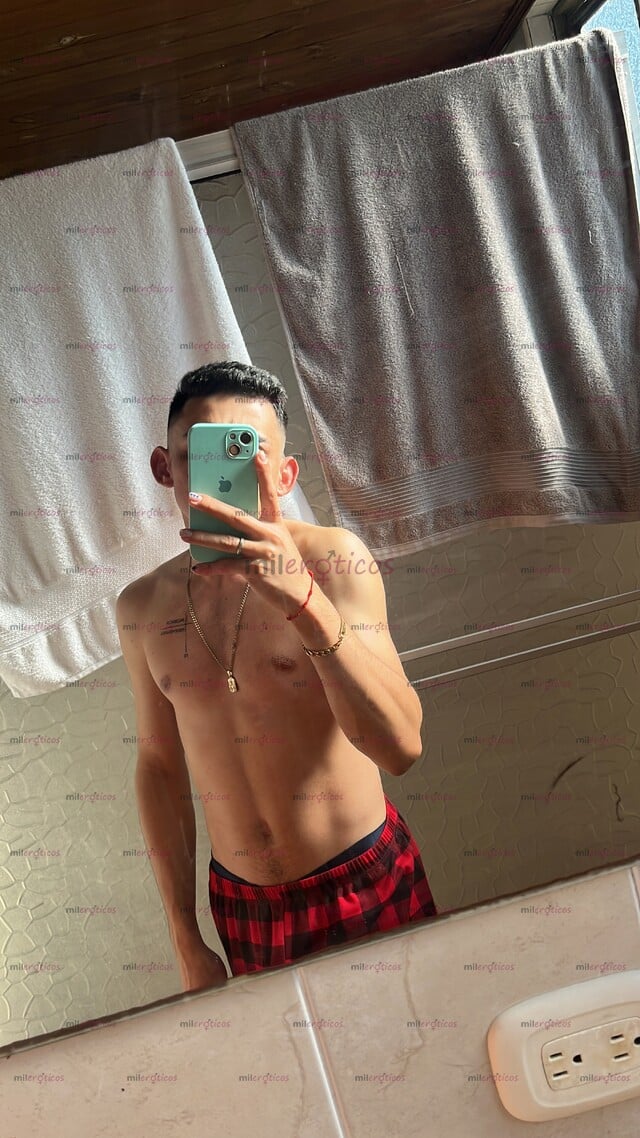 FOTOS DE JOVEN CON HERMOSO ROSTRO Y CUERPO NATURAL MUY ARDIENTE Y COMPLACIENTE