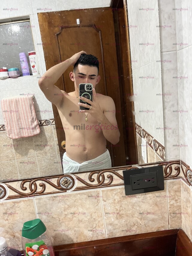 FOTOS DE JOVEN CON HERMOSO ROSTRO Y CUERPO NATURAL MUY ARDIENTE Y COMPLACIENTE