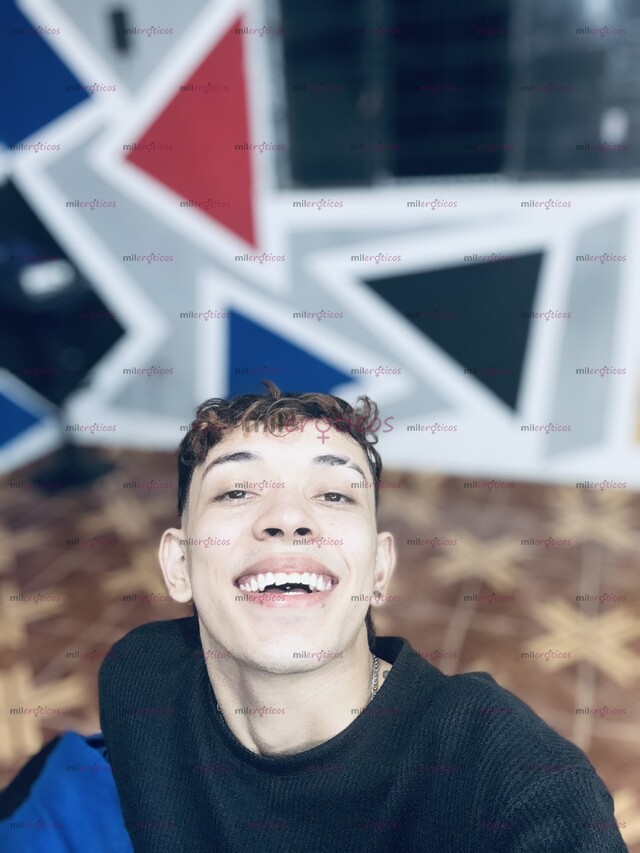 FOTOS DE VERSATIL JOVEN ESTUDIANTE A TU DISPOSICIÓN