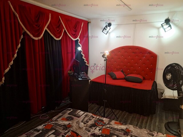 FOTOS DE SE BUSCAN HOMBRES, MUJERES PARA TRABAJAR COMO MODELOS WEB CAM SOLOS