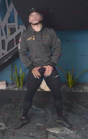 FOTOS DE MACHO JUGADOR DE FUTBOL AMERICANO MAMA PEPAS Y CLITORIS, PAREJAS SWINGER