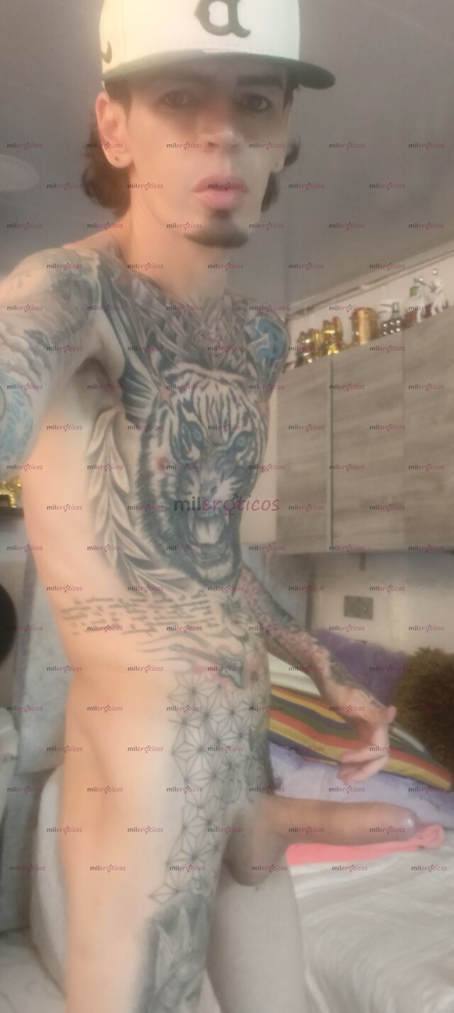 FOTOS DE FLACO BLANCO TATUADO ACTIVO SERIO MORBOSO LECHERO