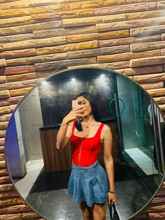 FOTOS DE DULCE Y SUPER CALIENTE NIÑA DE 20 AÑOS