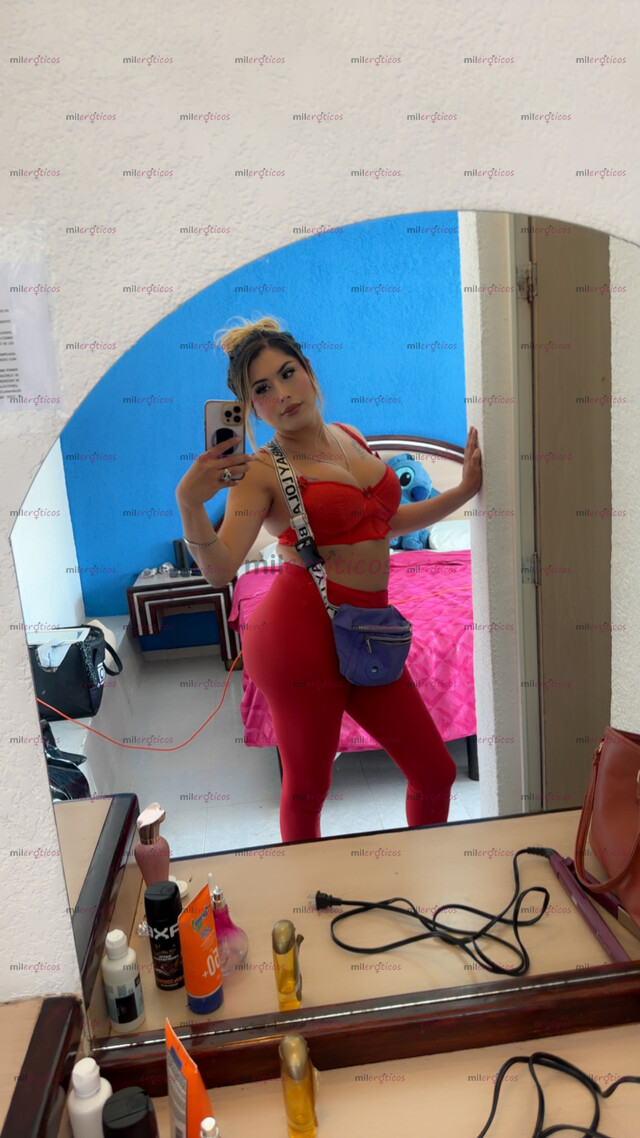 FOTOS DE ELEGANTE TRANS EXPERTA EN LA CAMA PARA COGER EL ROL QUE TÚ QUIERAS