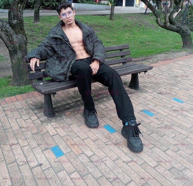 FOTOS DE JOVEN, APUESTO, TONIFICADO Y COMPLACIENTE