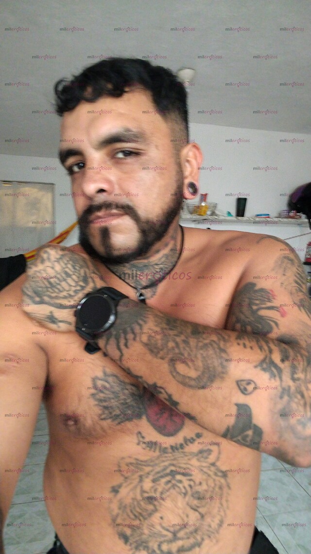 FOTOS DE MACHO CHAKALON TATUADO DISPUESTO A COMPLACERTE