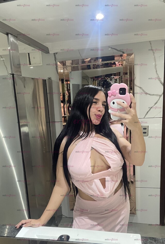 FOTOS DE HERMOSA UNIVERSITARIA CON CURVAS, NATURALES