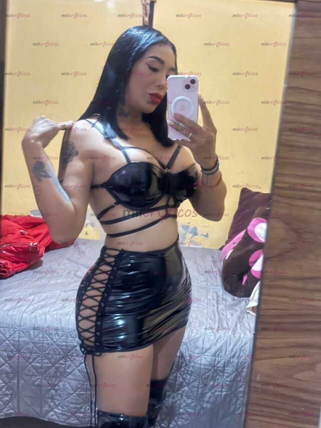 FOTOS DE NUEVA EN TU CIUDAD,MUJER TRANS CON UN CARAMELO DE 19CM COMPLACIENTE Y MUY HIGIEN