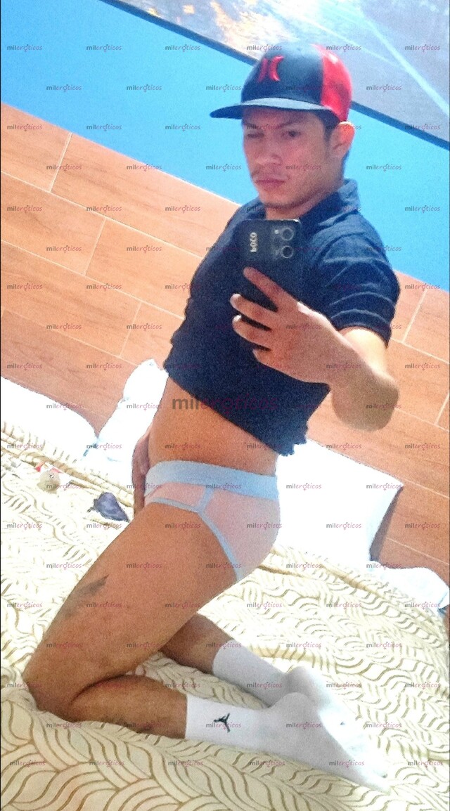 FOTOS DE EXTROVERTIDO Y CALIENTE! UNA JOYA SEXUAL EN TU CAMA