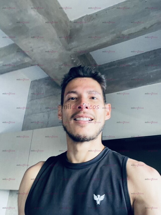 FOTOS DE PRESENCIA MASCULINA REAL, CONEXIÓN, CONVERSACIÓN Y DISFRUTE