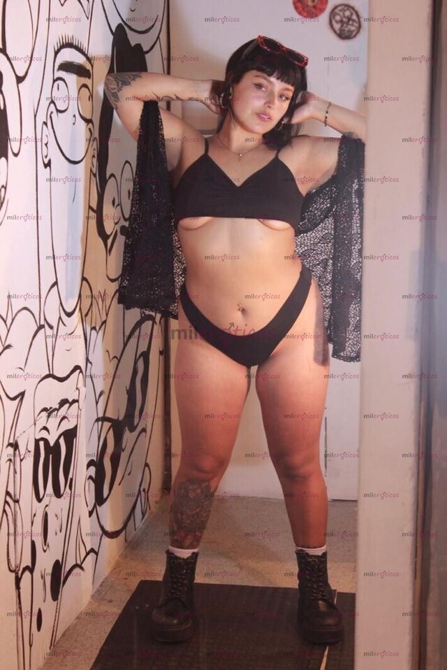 FOTOS DE SONRISA COQUETA, TATUAJES Y PURA TENTACIÓN
