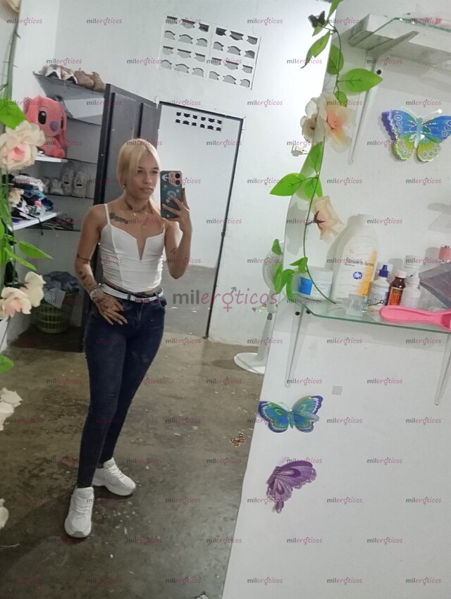 FOTOS DE MARÍA GABRIELA, DELGADA, MONITA OJOS CLAROS Y CABELLO CORTO