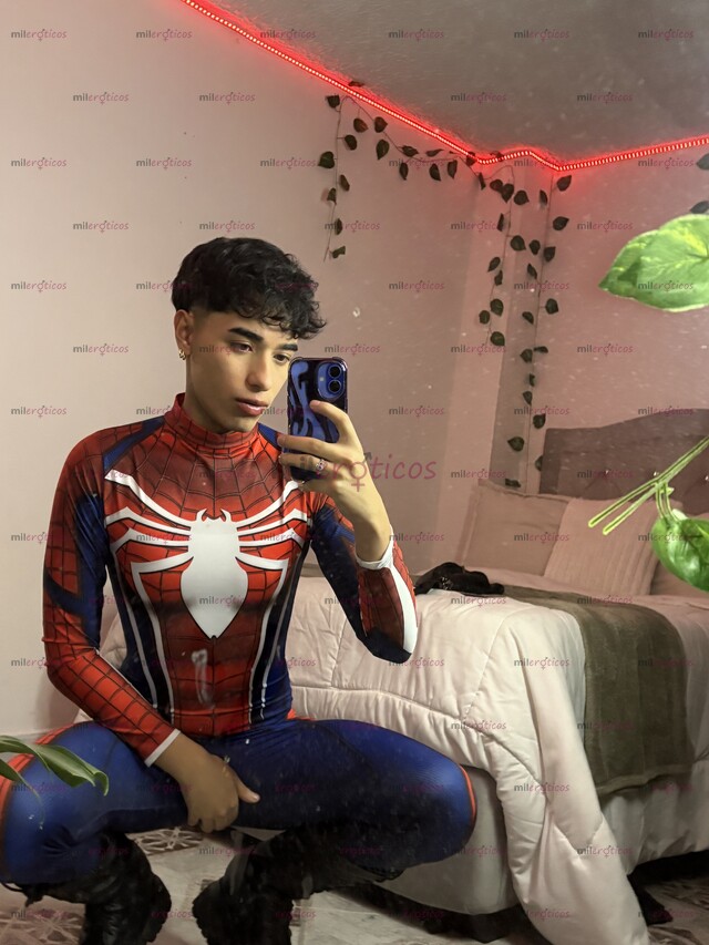 FOTOS DE CHICO JOVEN DE 20 AÑOS, CUERPO DELGADO Y UNIVERSITARIO