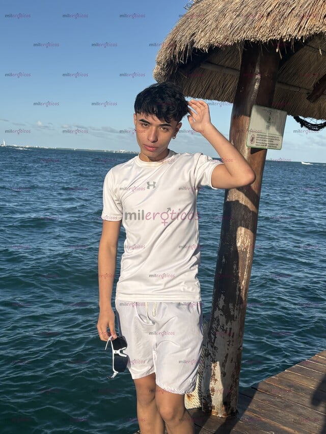 FOTOS DE CHICO JOVEN DE 20 AÑOS, CUERPO DELGADO Y UNIVERSITARIO