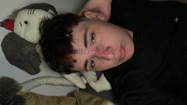 Aca tu tulon lechero 19 cmmido 1 90soy blanco alto y guapo no soy modelo ni flaco ni musculoso eso todo por plata si quieres video llamada por plata i...