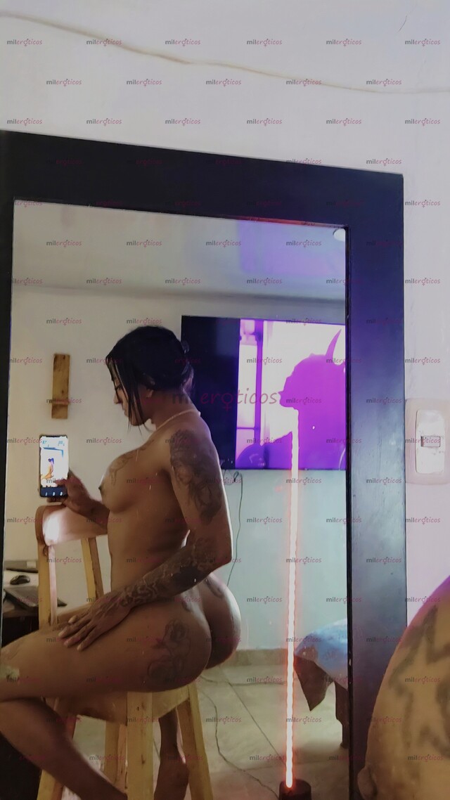 FOTOS DE SOLO CONTENIDO MORENA TETONA TATUADA CON UNA RICA VERGA Y MUCHA LECHE