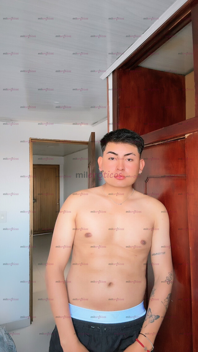 FOTOS DE JOVEN ATRACTIVO CON UNA RICA VERGA, DISPONIBLE PARA COMPLACERTE