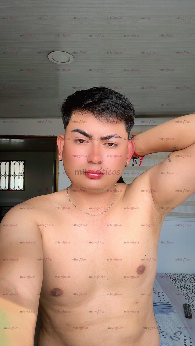 FOTOS DE JOVEN ATRACTIVO CON UNA RICA VERGA, DISPONIBLE PARA COMPLACERTE