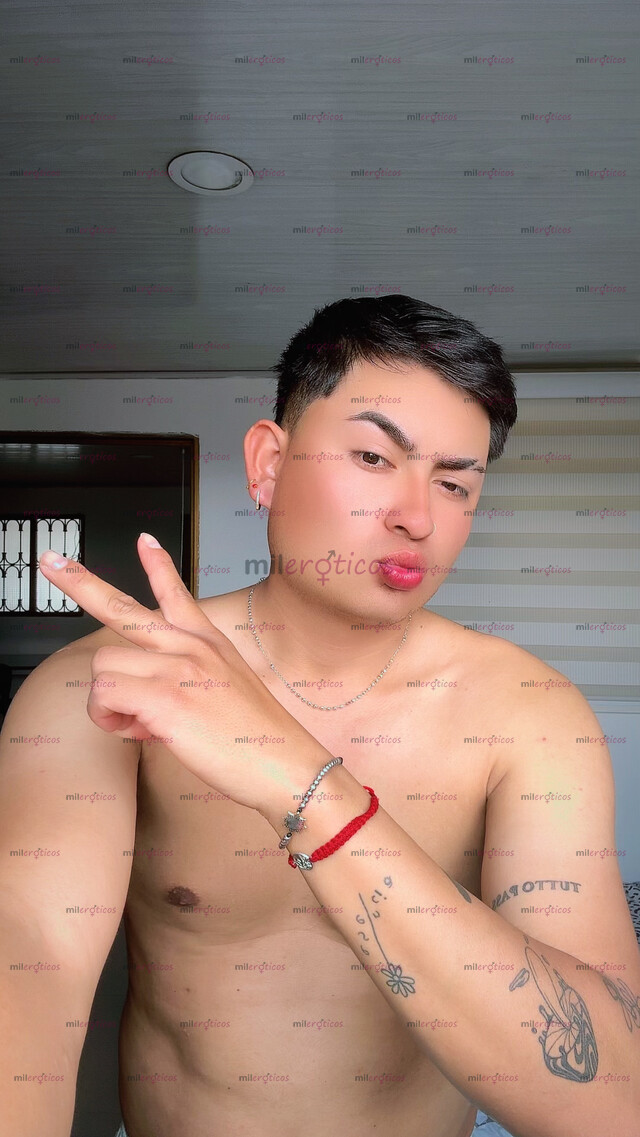 FOTOS DE JOVEN ATRACTIVO CON UNA RICA VERGA, DISPONIBLE PARA COMPLACERTE