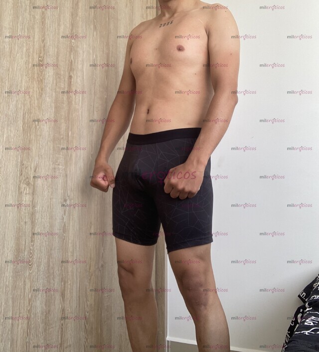 FOTOS DE JOVEN DELGADO, ATRACTIVO Y DISCRETO. SOLO MUJERES Y PAREJAS.