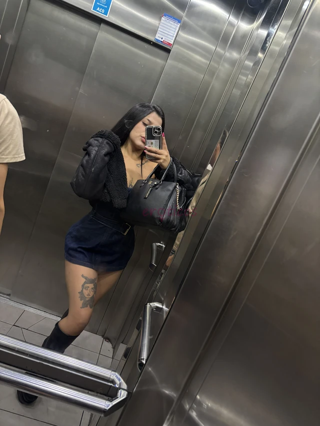 Hola me llamo celeste soy una chica sumisa blanquita una en ciudad y tranquila me gusta mucho dar placer y hacerlo bien rico mi whatsapp es 5695604672...