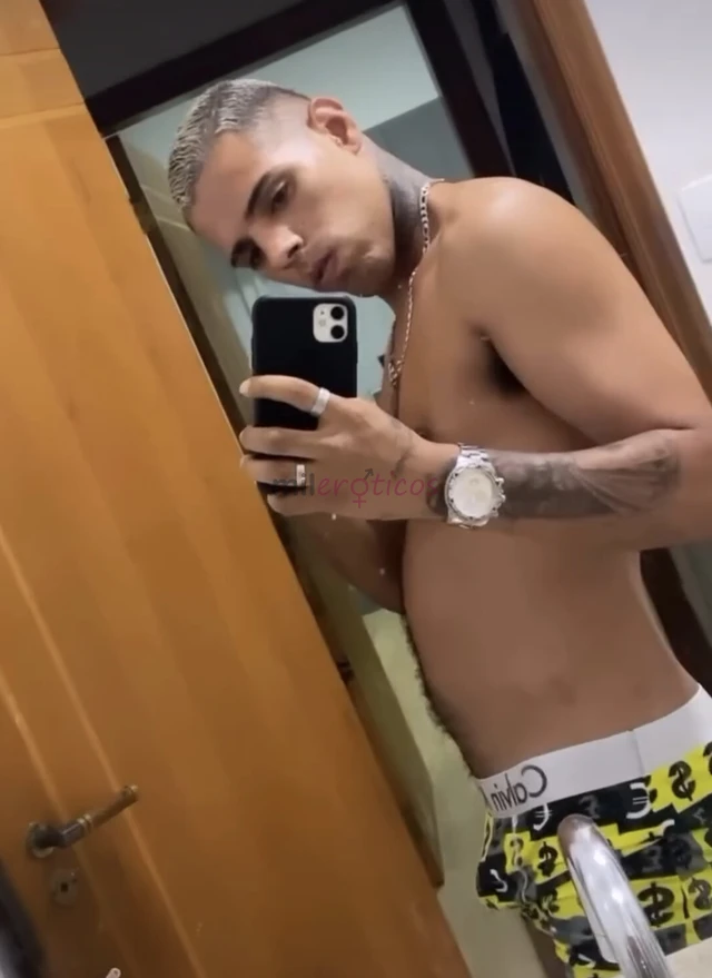 Me chamo yuri tenho 28 anos sou educado charmoso e pontual vou direto ao ponto sexo com pegada e fetiche meu dot 23 cm curto uma boa putaria falar bes...