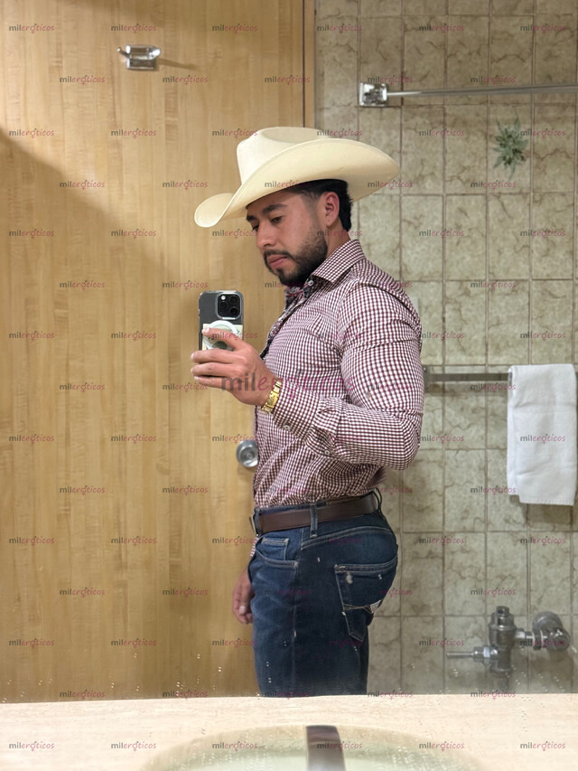 FOTOS DE IKER CHICO DEPORTISTA, MORBOSO Y CALIENTE. DISPUESTO A PASARLA RICO CONTIGO