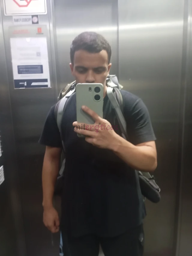 Sou homem trans bi e versatil sou muito higienico e simpatico posso ser so passivo e ativo ou versatil fetiches a parte podem ser combinados comigo fa...