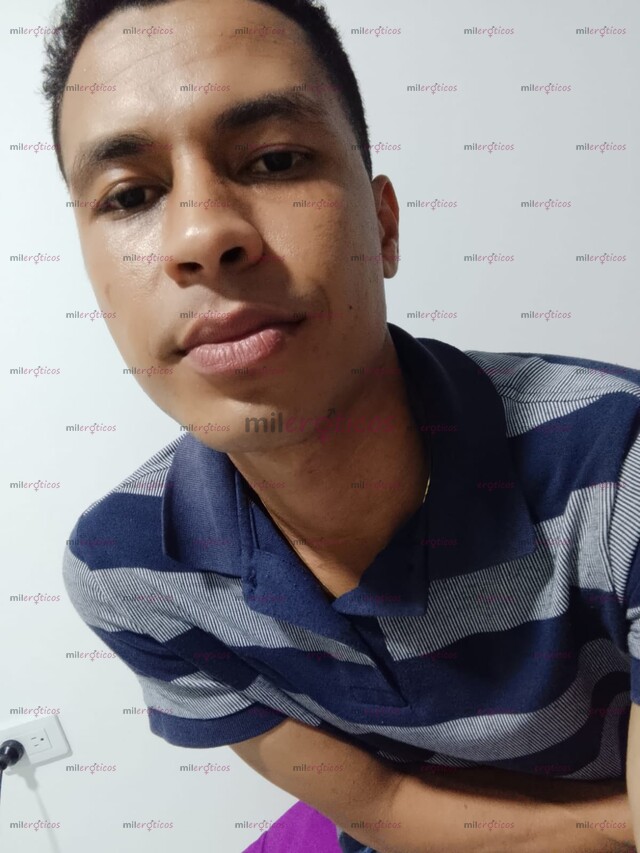 FOTOS DE CHICO VERSÁTIL DELGADO DISPUESTO A COMPLACERTE