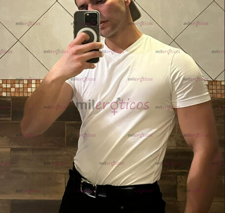 FOTOS DE JOVEN, MAMADO Y DOTADO. COMPLETAMENTE INDEPENDIENTE