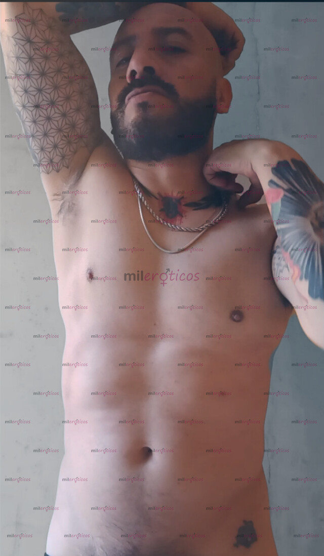 FOTOS DE TOÑO MASCULINO, ACTIVO, CACHONDO Y MUY COMPLACIENTE