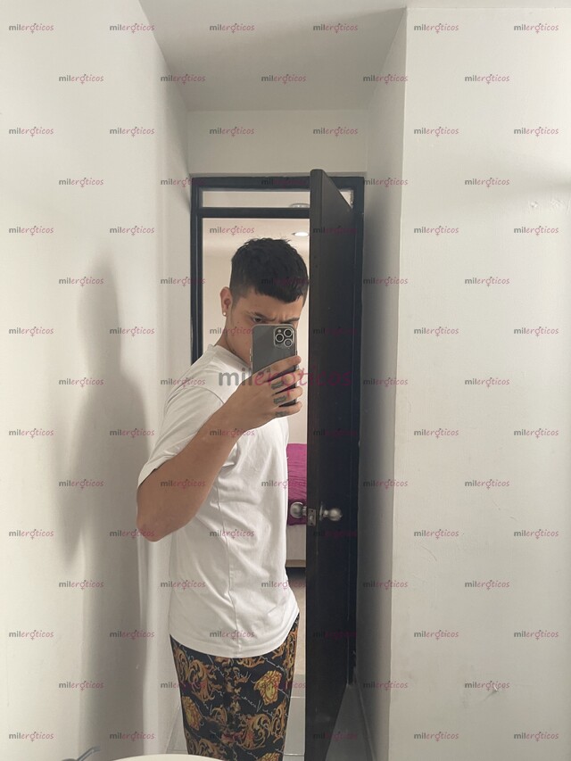 FOTOS DE CHICO CALIENTE EN BUSCA DE DIVERSIÓN Y PLACER