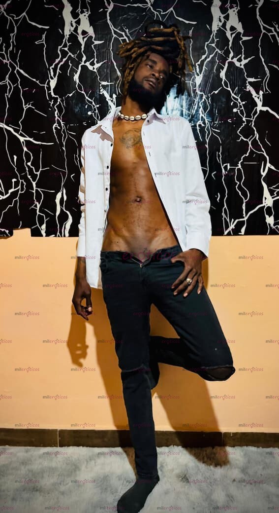 FOTOS DE MORENO, ACTIVO. PENE GRANDE CON PERLAS, DISPONIBLE PARA ROMPER LOS CULOTES