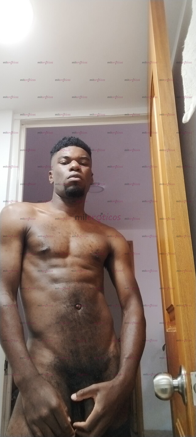 FOTOS DE NEGRO ACTIVO, SERIO Y MUY MORBOSO EN MEDELLÍN.