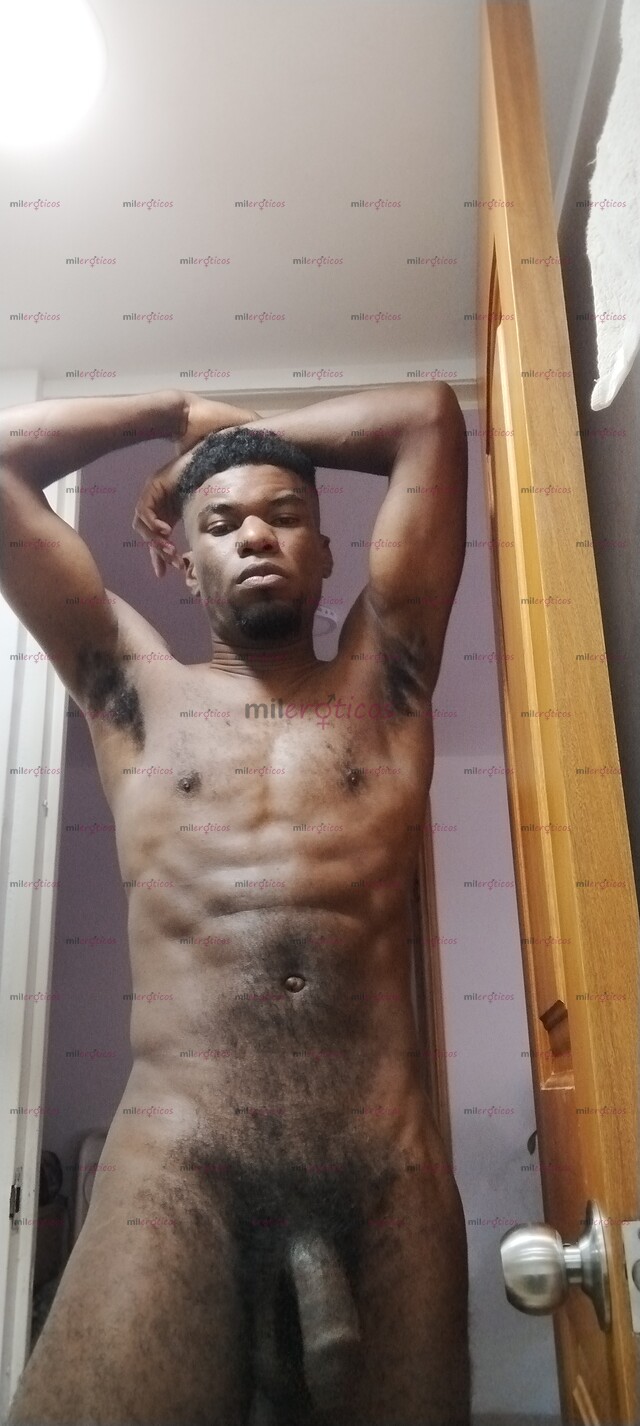 FOTOS DE NEGRO ACTIVO, SERIO Y MUY MORBOSO EN MEDELLÍN.