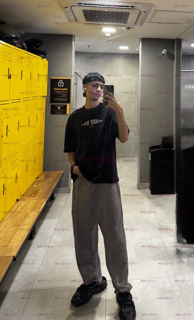 FOTOS DE POLLO DE 20 AÑOS VERSÁTIL DE VERGA GRANDE DISPONIBLE 24 7