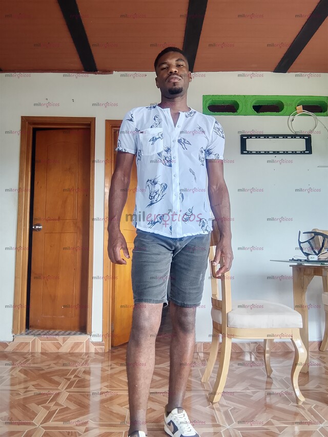 FOTOS DE NEGRO ACTIVO, SERIO Y MUY MORBOSO EN MEDELLÍN.