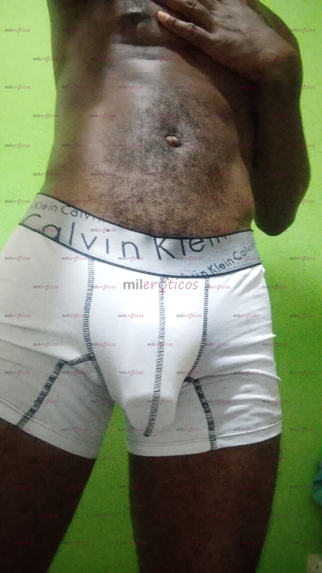 FOTOS DE NEGRO ACTIVO, SERIO Y MUY MORBOSO EN MEDELLÍN.