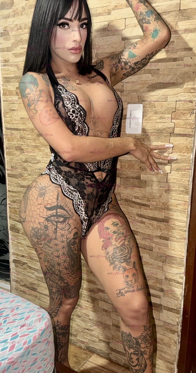 FOTOS DE EXUBERANTE TRAS TATUADA PIEL SUAVE Y CUERPO FEMENINO SOLO PARA HOMBRES