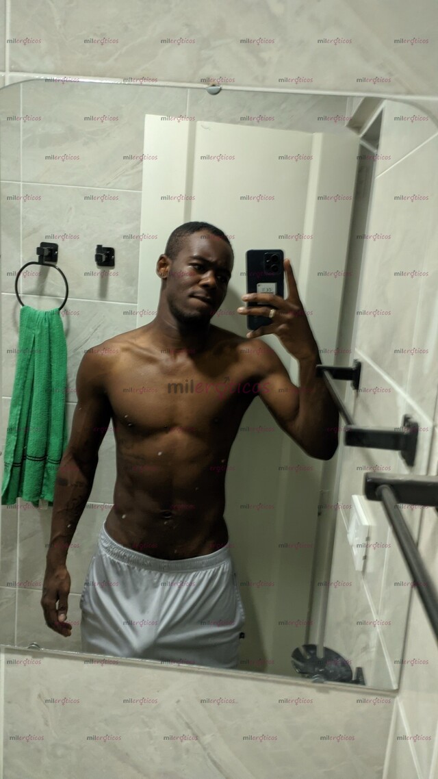 FOTOS DE NEGRO VARONIL VERSÁTIL CON 21CM DISPUESTO A SATISFACERTE Y A CREAR CONTENIDO