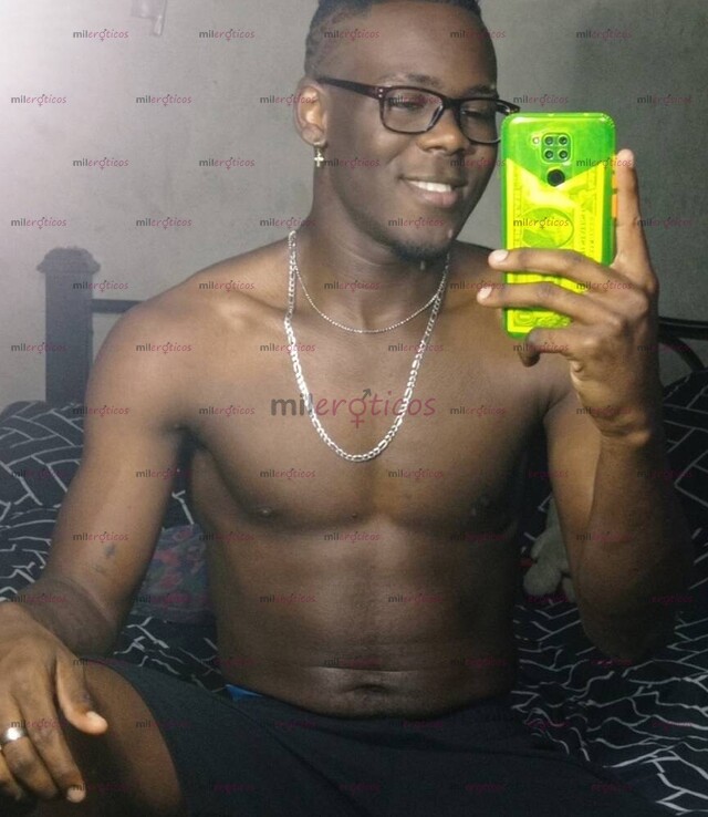 FOTOS DE NEGRO VARONIL VERSÁTIL CON 21CM DISPUESTO A SATISFACERTE Y A CREAR CONTENIDO