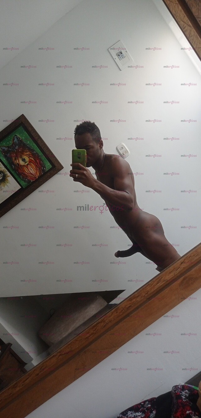 FOTOS DE NEGRO VARONIL VERSÁTIL CON 21CM DISPUESTO A SATISFACERTE Y A CREAR CONTENIDO